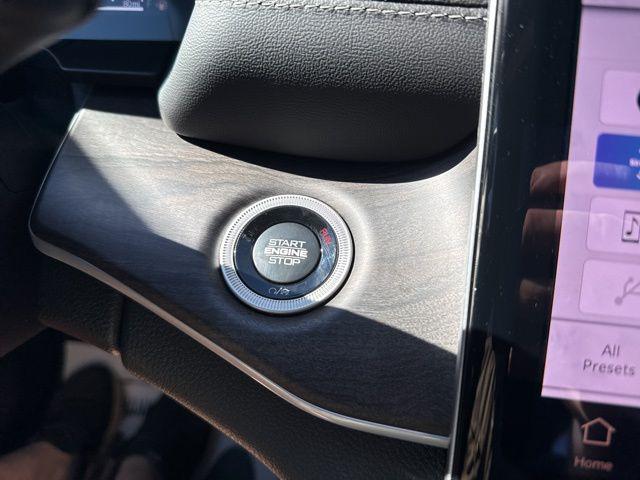 2025 Jeep Grand Cherokee Limited 4x2