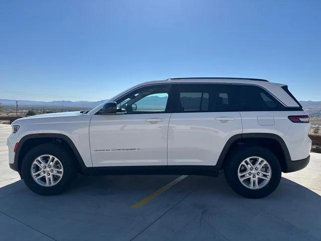 2023 Jeep Grand Cherokee Laredo 4x4