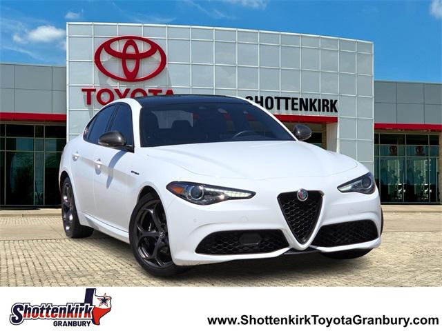 2023 Alfa Romeo Giulia Estrema AWD 2023 Alfa Romeo Giulia Estrema AWD