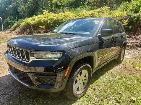 2023 Jeep Grand Cherokee Laredo 4x4