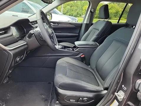 2023 Jeep Grand Cherokee Laredo 4x4