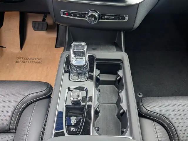 2026 Volvo XC90 Ultra, B6 AWD Gas (mild hybrid), Gasoline, Bright, 7 Seats