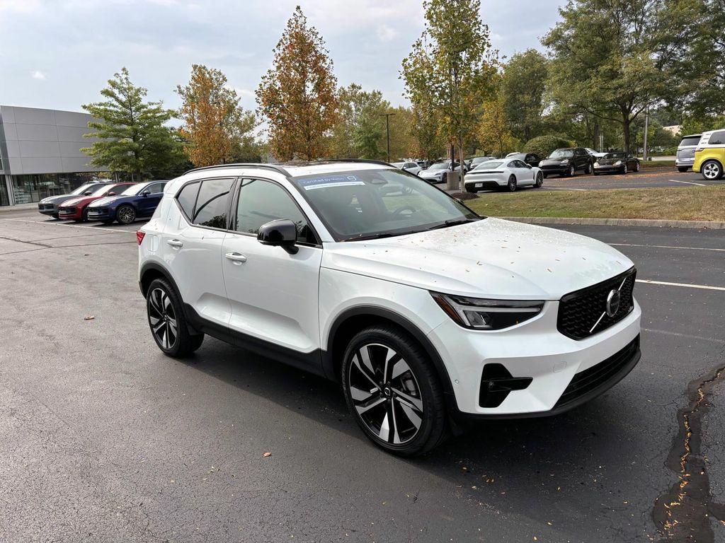 /2025 Volvo XC40