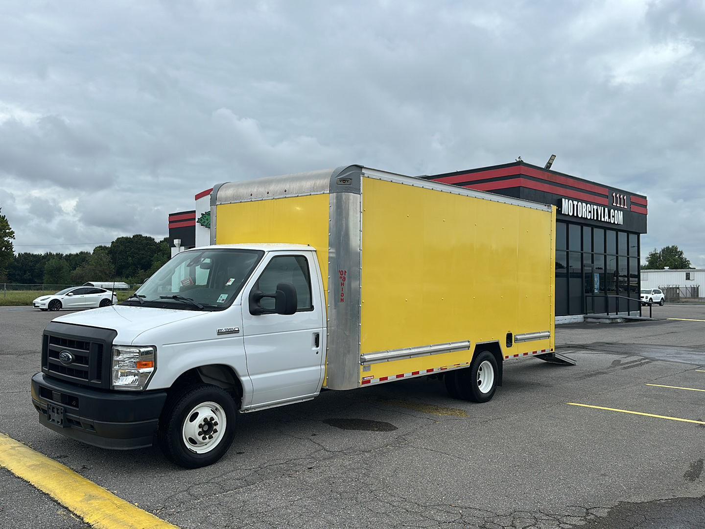 2022 Ford E-Series Cutaway Base