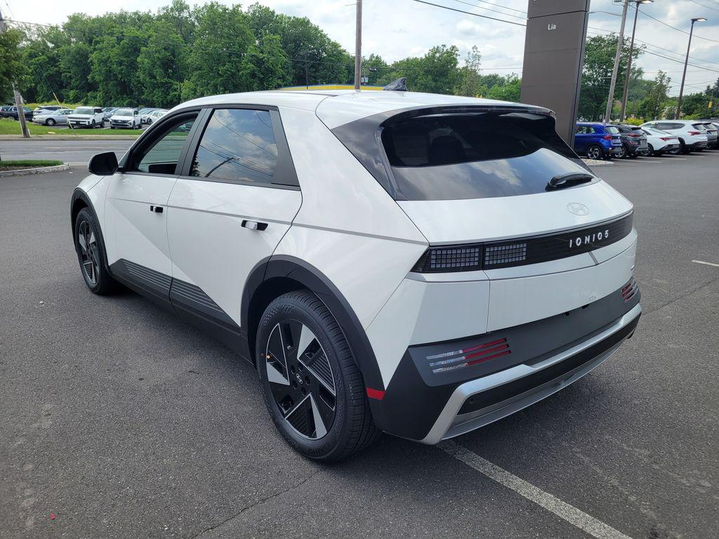 2025 Hyundai IONIQ 5 SE - Photo 8