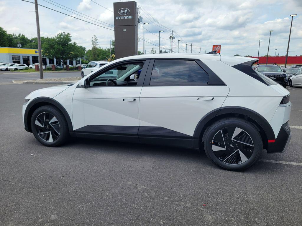 2025 Hyundai IONIQ 5 SE - Photo 9