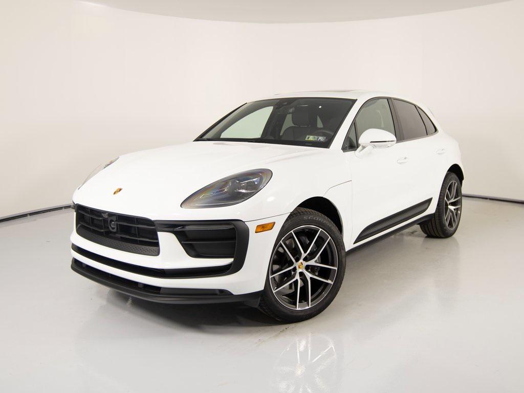 2025 Porsche Macan Base