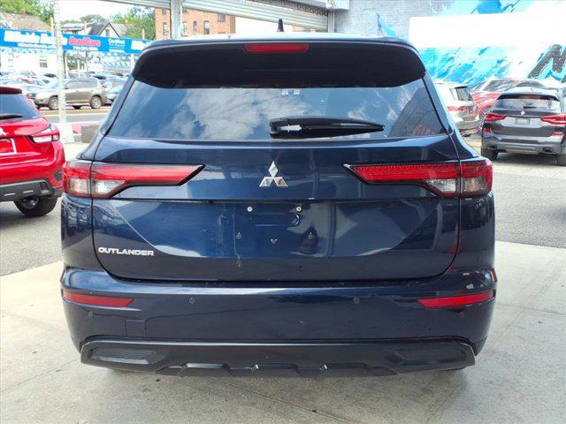 2022 Mitsubishi Outlander Black Edition 2WD