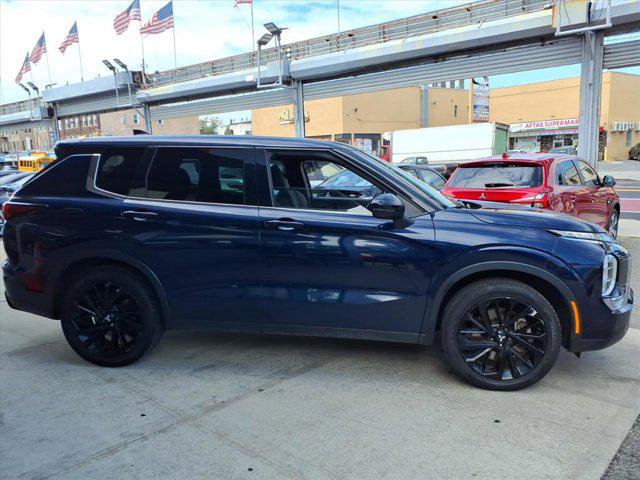 2022 Mitsubishi Outlander Black Edition 2WD