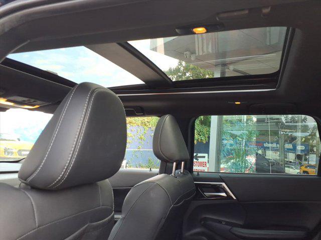 2022 Mitsubishi Outlander Black Edition 2WD