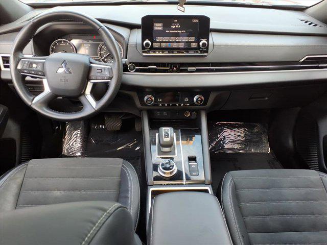 2022 Mitsubishi Outlander Black Edition 2WD