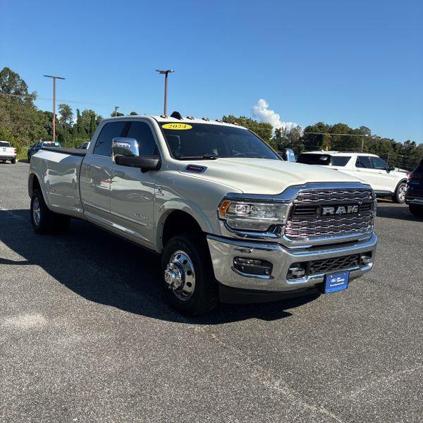 2024 RAM 3500 Limited Crew Cab 4x4 8 Box