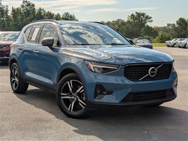 2023 Volvo XC40 B5 Plus Dark Theme 2023 Volvo XC40 B5 Plus Dark Theme