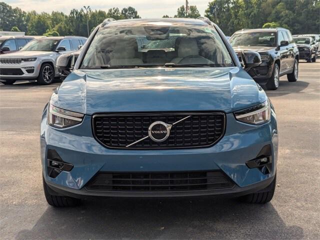 2023 Volvo XC40 B5 Plus Dark Theme 2023 Volvo XC40 B5 Plus Dark Theme