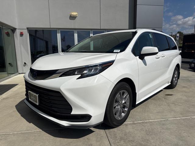 2022 Toyota Sienna LE