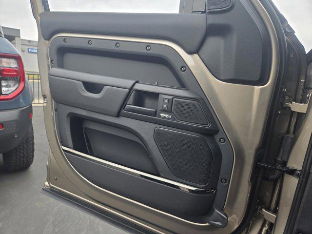 2025 Land Rover Defender P635 OCTA