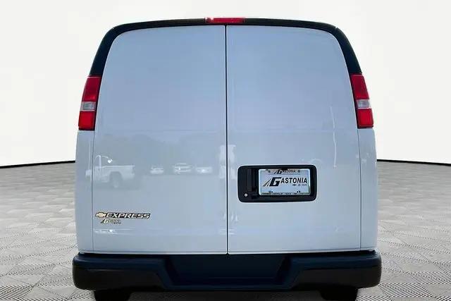 2025 Chevrolet Express Cargo Van RWD 3500 Regular Wheelbase WT