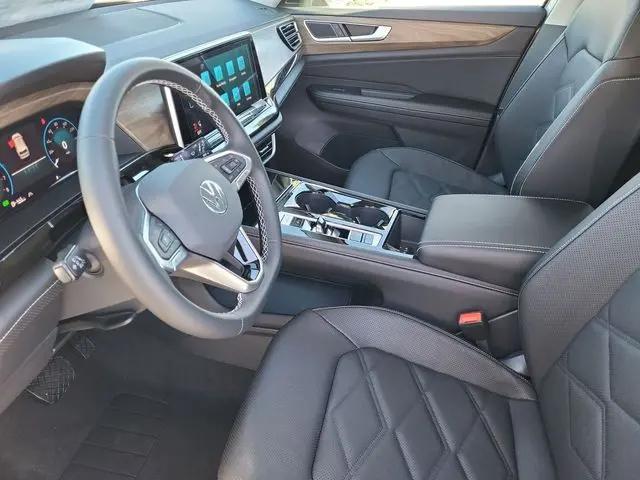2026 Volkswagen Atlas SE with Technology