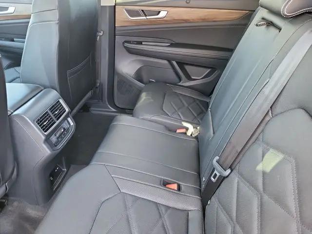 2026 Volkswagen Atlas SE with Technology