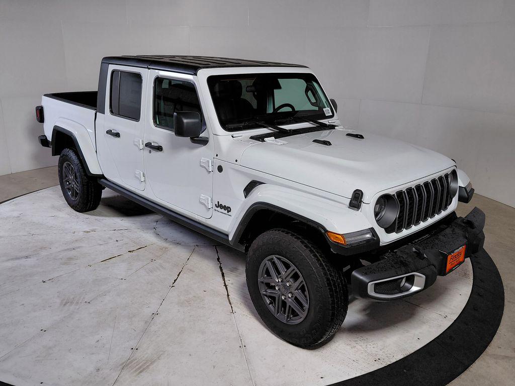 2025 Jeep Gladiator Sport S Auto's photo