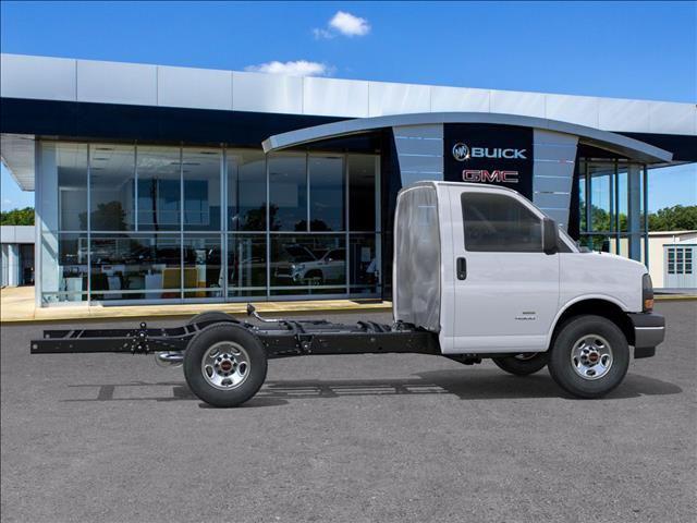 2025 GMC Savana Cutaway Work Van