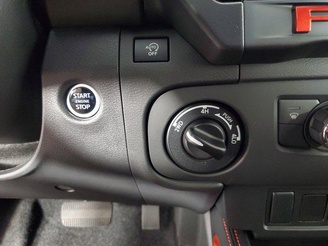 2025 Nissan Frontier Crew Cab PRO-4X 4x4