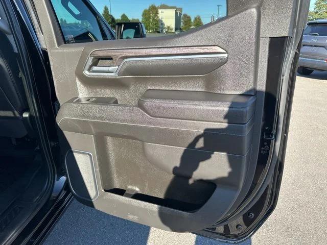 2023 Chevrolet Silverado 1500 4WD Crew Cab Short Bed LTZ