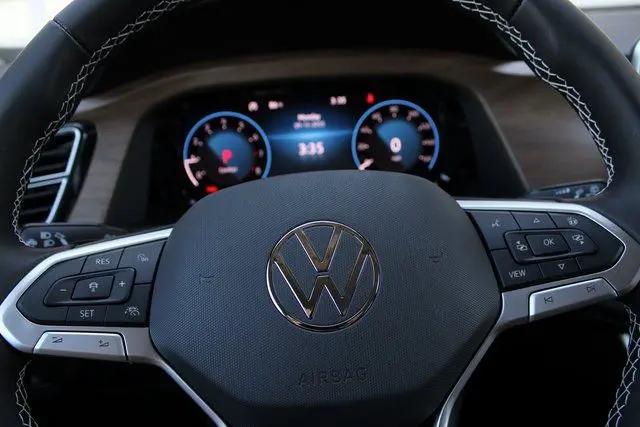 2026 Volkswagen Atlas SE with Technology