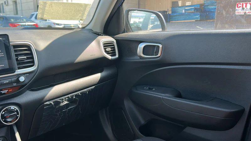 2025 Hyundai Venue SE