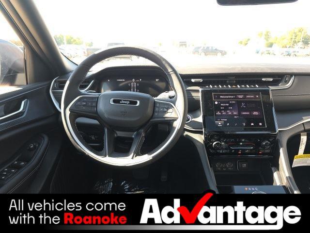 2025 Jeep Grand Cherokee GRAND CHEROKEE LAREDO X 4X4