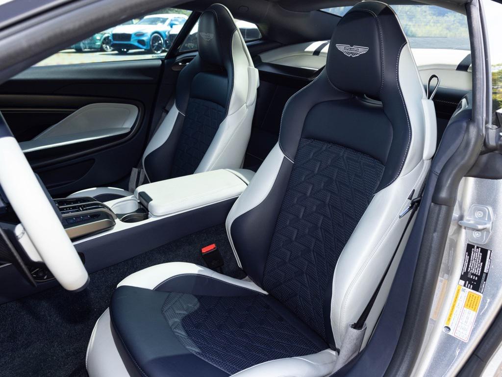 2025 Aston Martin Vanquish photo 3