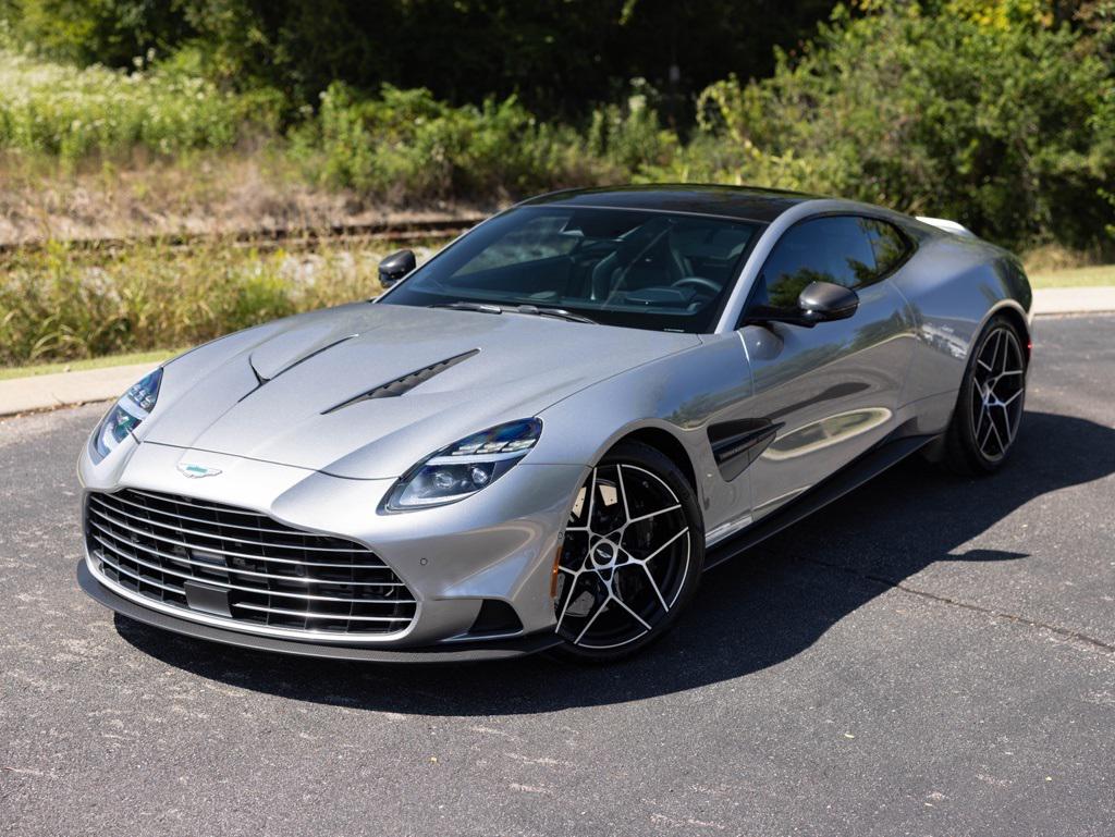 2025 Aston Martin Vanquish photo 4