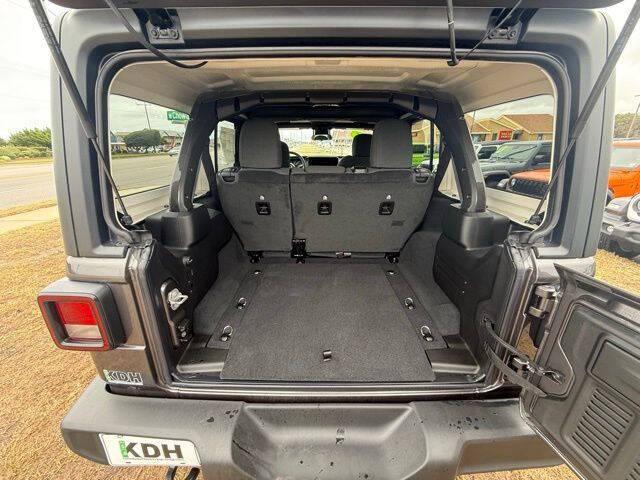 2025 Jeep Wrangler 4-Door Summit 4x4