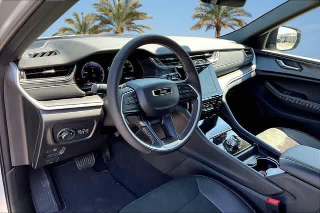 2025 Jeep Grand Cherokee Altitude 4x2