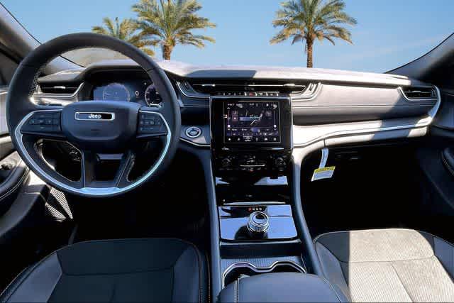 2025 Jeep Grand Cherokee Altitude 4x2