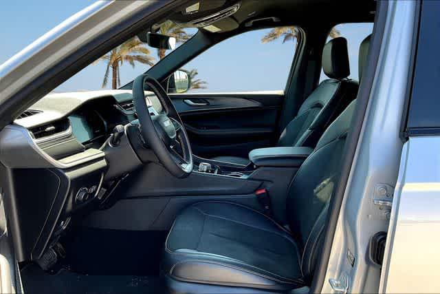 2025 Jeep Grand Cherokee Altitude 4x2