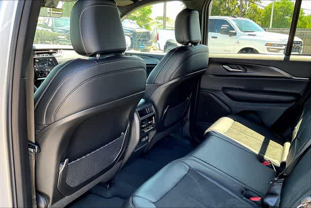 2025 Jeep Grand Cherokee Altitude 4x2