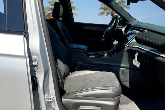 2025 Jeep Grand Cherokee Altitude 4x2