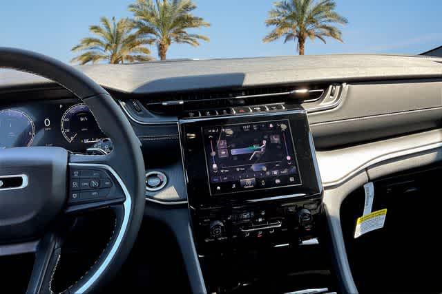 2025 Jeep Grand Cherokee Altitude 4x2