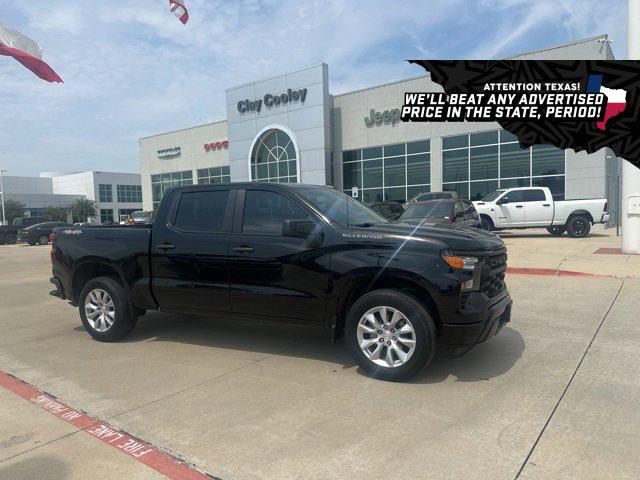 2023 Chevrolet Silverado 1500 4WD Crew Cab Short Bed Custom