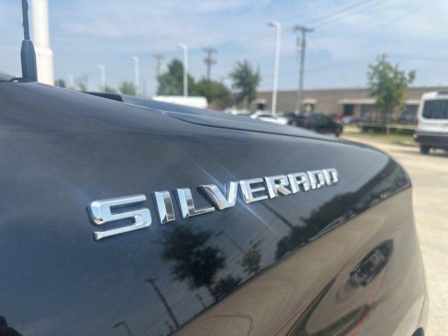 2023 Chevrolet Silverado 1500 4WD Crew Cab Short Bed Custom