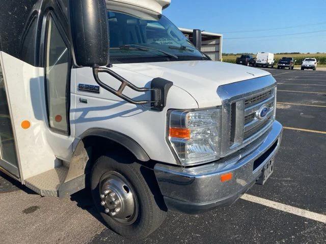 2014 Ford E-350 Cutaway Base Cutaway