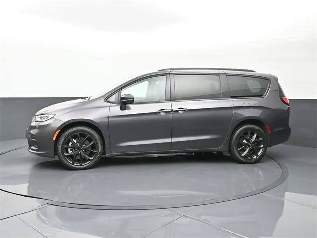 2022 Chrysler Pacifica Limited AWD