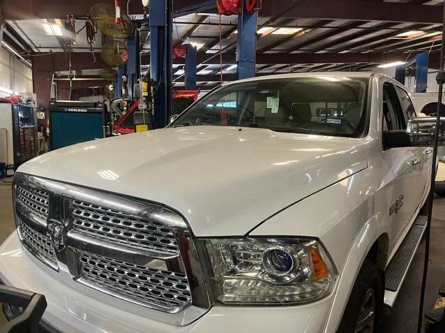 2017 RAM 1500 Laramie Crew Cab 4x4 57 Box