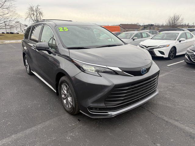 2025 Toyota Sienna LE for sale in Pleasant Gap, PA