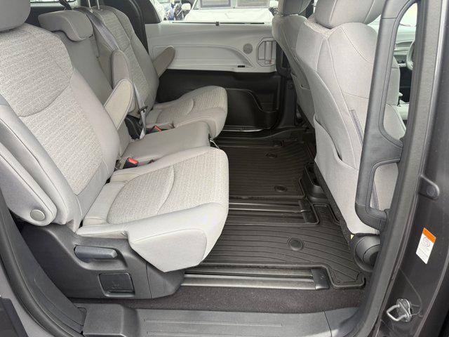 2025 Toyota Sienna LE