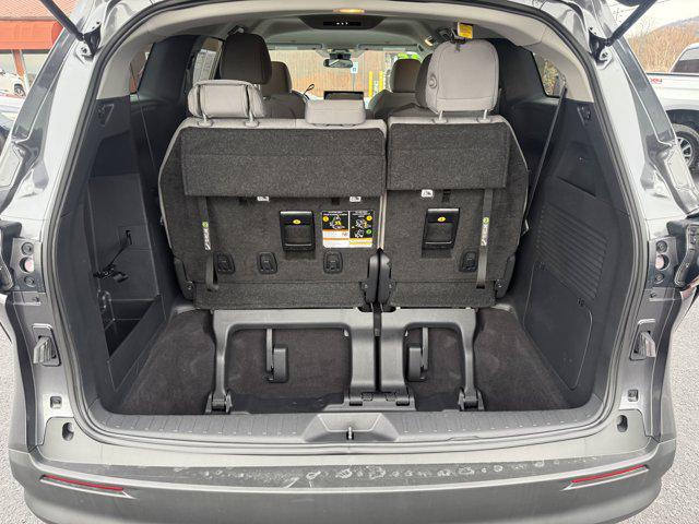 2025 Toyota Sienna LE