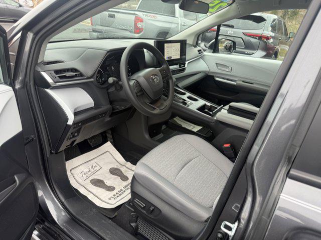2025 Toyota Sienna LE