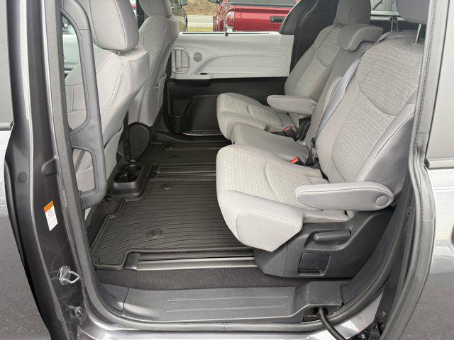 2025 Toyota Sienna LE