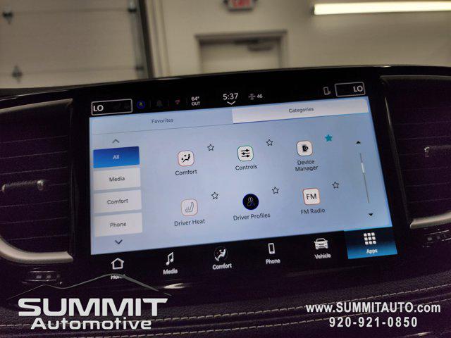 2026 Chrysler Pacifica Select